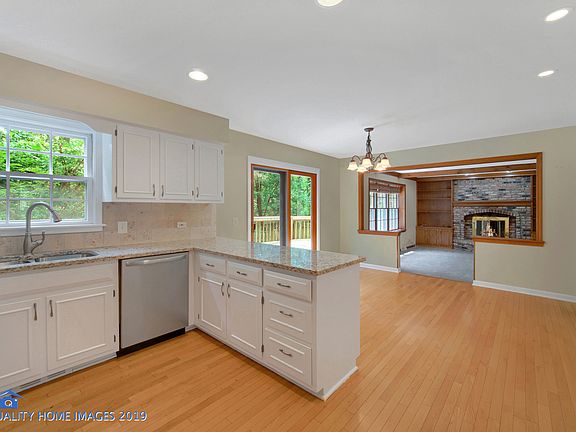 5th image of 26W551 Woodvale Ct