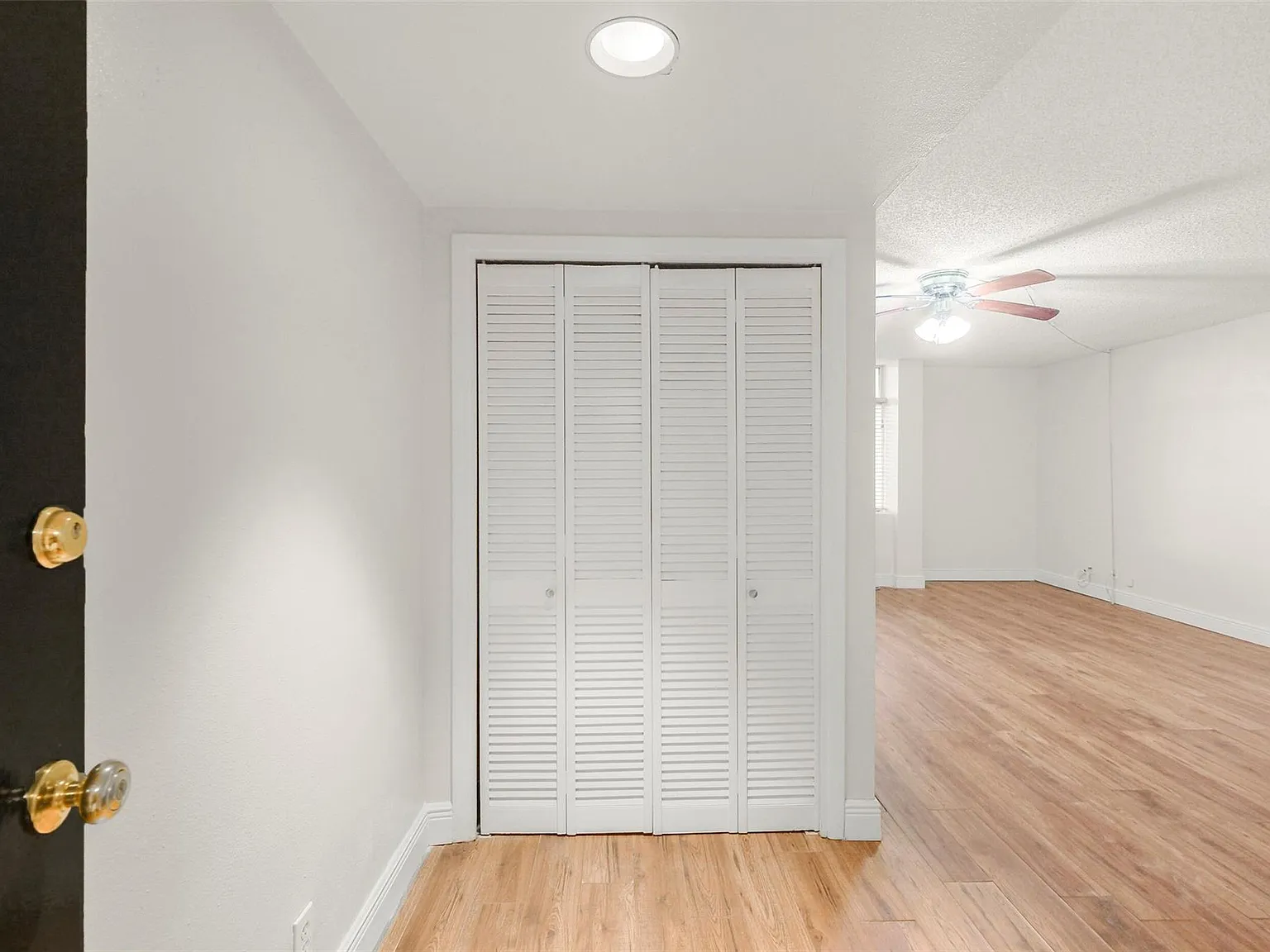 2 bed, 1.0 bath, 967 sqft, $1,100 — Photo 4