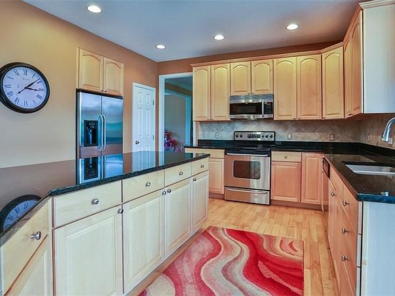 5th image of 7231 Capilano Dr
