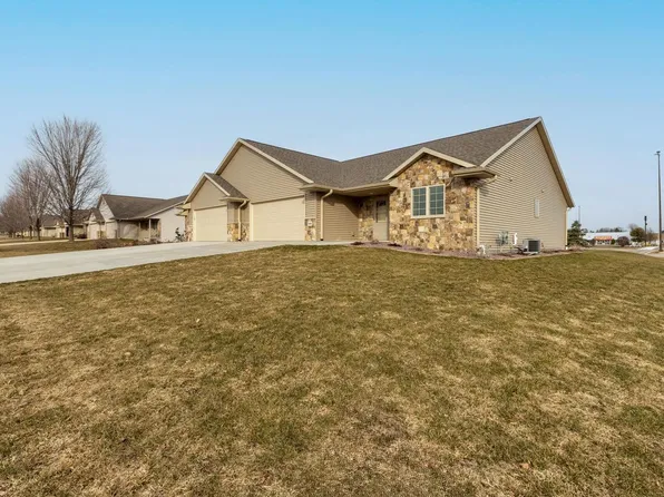300 Clover LANE, Lomira, WI 53048