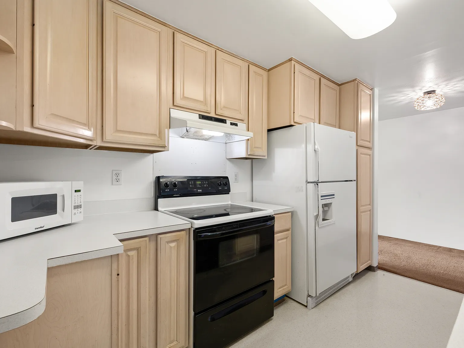 3 bed, 2470 sqft, $3,500 — Photo 2