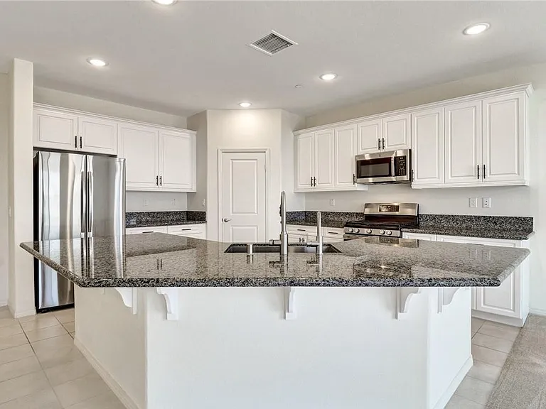 43885 Arancia Way — Photo 5
