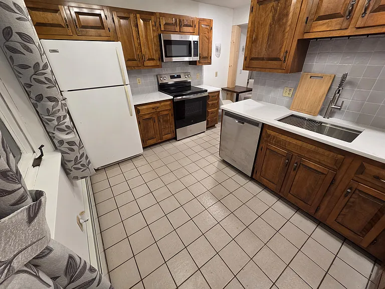 27 West St #2 — Photo 8