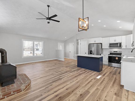 4th image of 820 Jefferson Dr