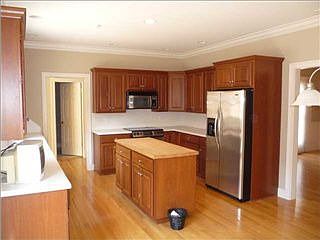 3rd image of 10383 Regent Ct