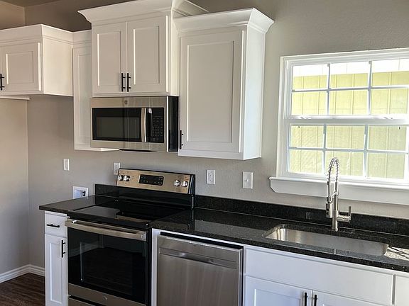 3rd image of 2553 W Harold St