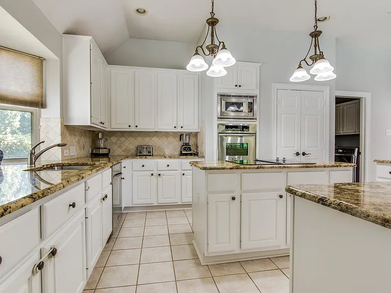 700 Essex Ct — Photo 12