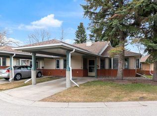 2831 N Dovely Park SE, Calgary, AB T2B3G9