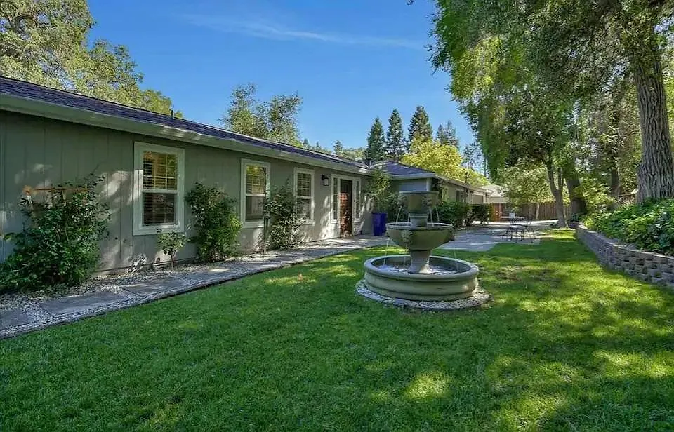 305 Miranda Ln photo 1