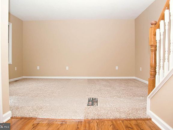 5th image of 871 Woodridge Dr