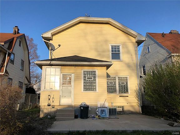 4th image of 1221 Everett Dr