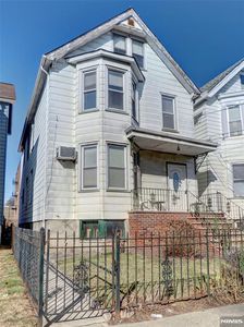 42 Lawrence St, Bloomfield, NJ, 07003