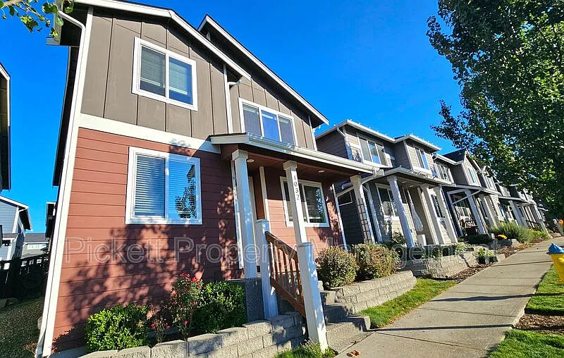3 bed, 2.5 bath, 1783 sqft, $2,650 — Photo 3