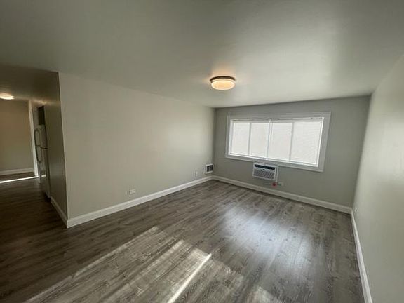 5th image of 515 S Milwaukee Ave APT 9