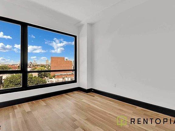 4th image of 525 Franklin Ave #8D