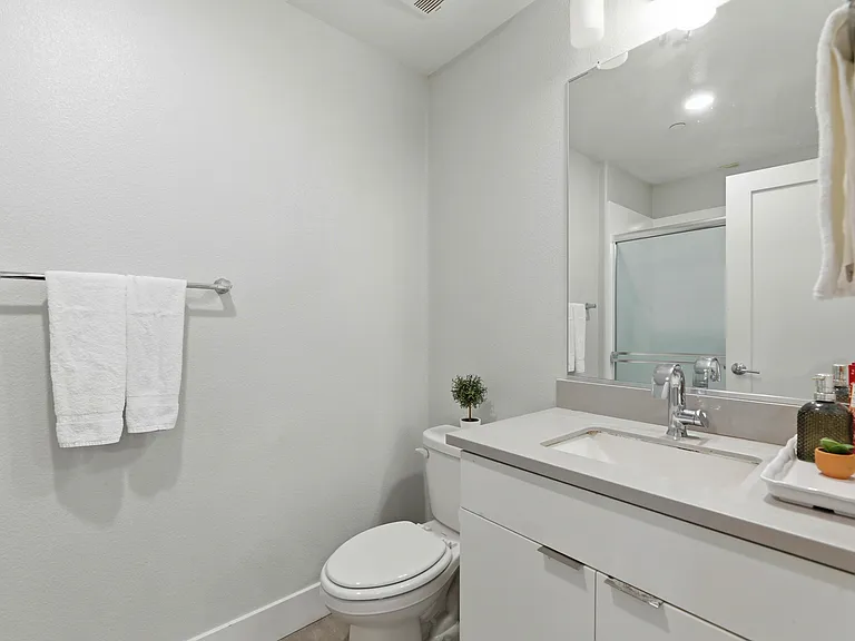 569 Yale Way — Photo 22