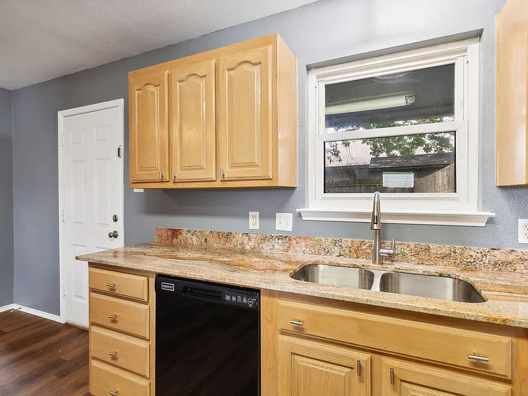 1502 Sharron Ct — Photo 26