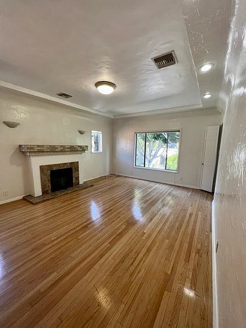 Living room
 with front window