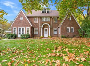 2421 Airport Dr, Columbus, OH 43219