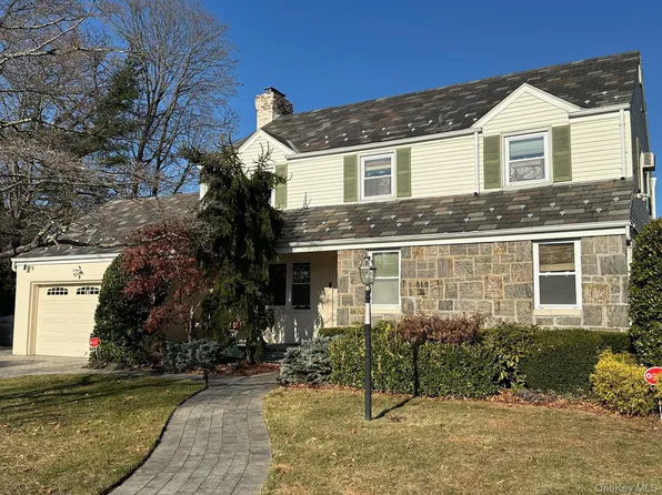 11 Warton Pl, Garden City, NY 11530