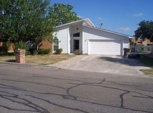1005 Bowie St, Lockhart, TX 78644