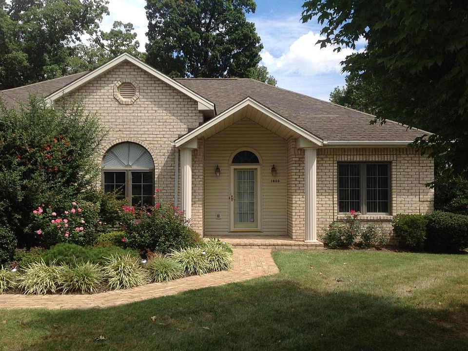 1st image of 1800 Northwoods Ln