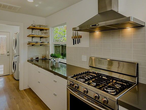 5th image of 644 Macarthur Ave