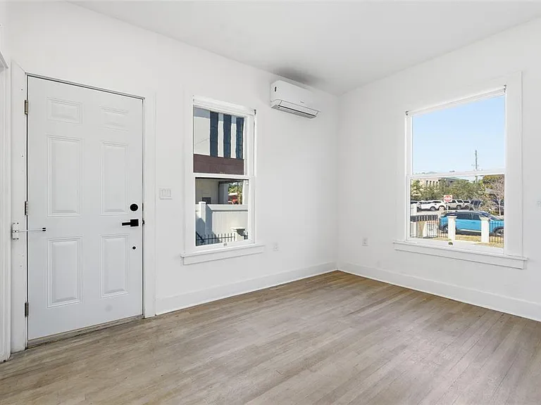 326 6th Ave N #101 — Photo 9