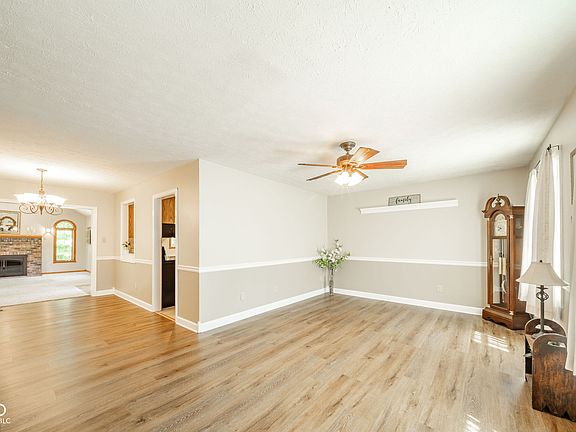 4th image of 16289 Cumberland Rd