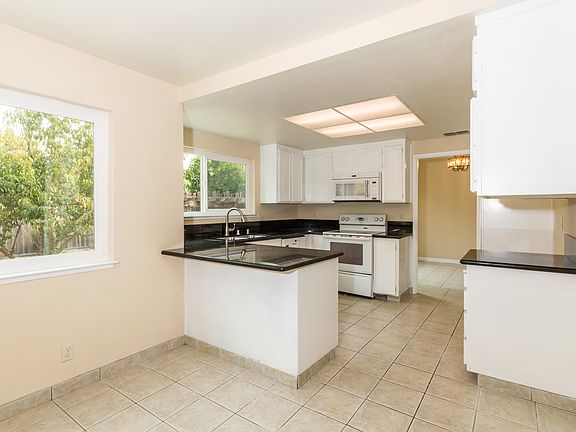 5th image of 12 Shady River Cir