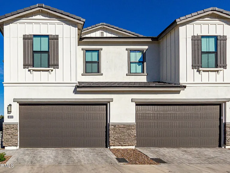 4810 E Helena Dr — Photo 1