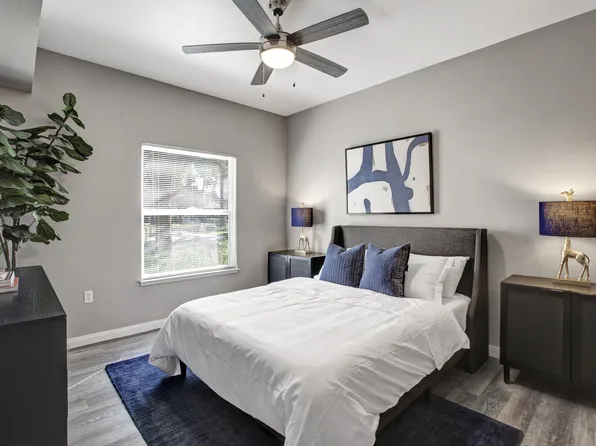 Broadleaf Apartments