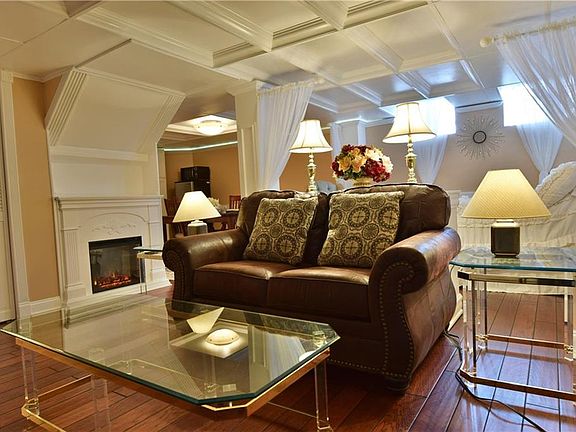 4th image of 140 Talsman Dr Unit 1