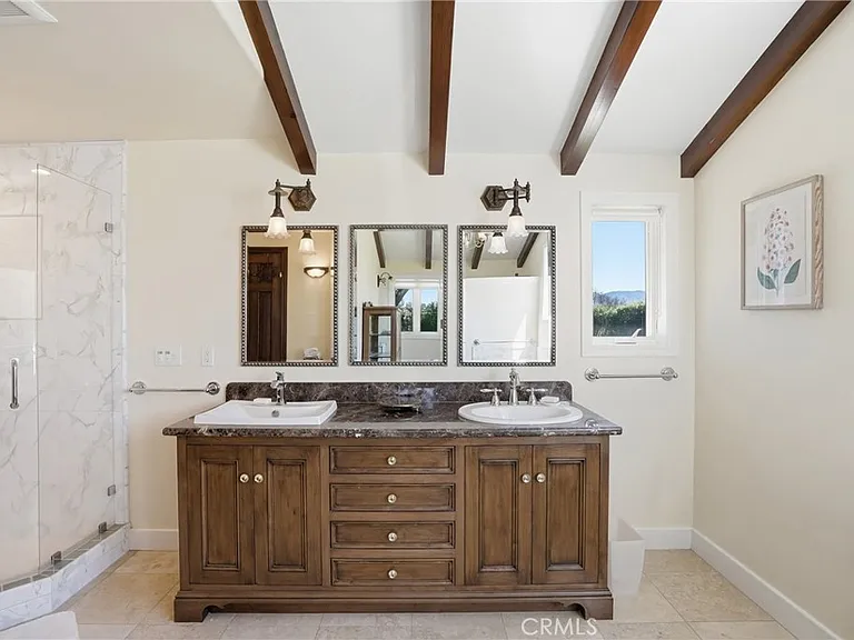 2611 Janin Way — Photo 32