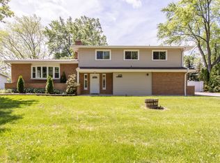 621 Chestnut Ln, Darien, IL 60561