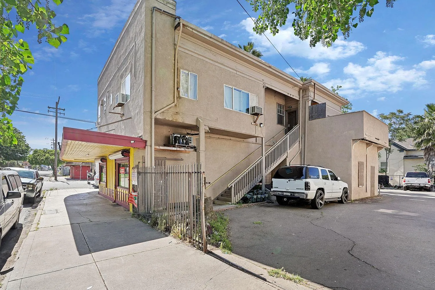 1201 E Market St photo 1