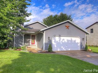 1407 Trinidad Dr NW, Grand Rapids, MI 49534