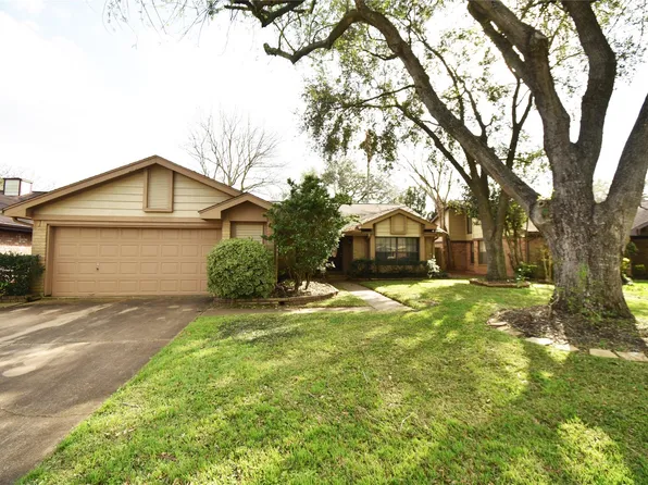 3034 The Highlands Dr, Sugar Land, TX 77478
