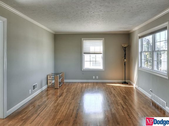 5th image of 6053 Hillsdale Ave