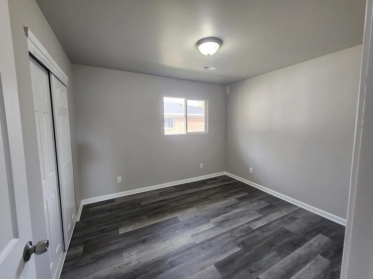 Building Photo - 3902 N Grand Ave #1