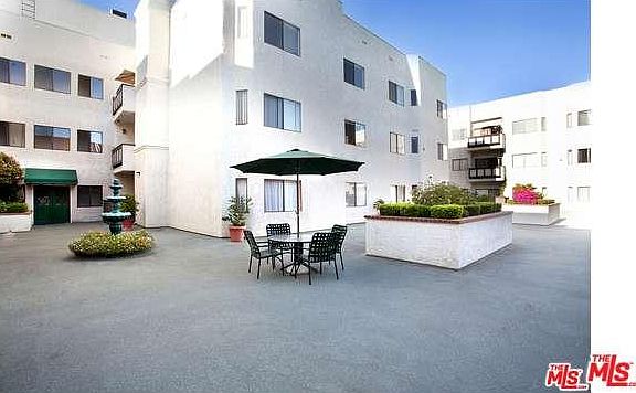 4th image of 17914 Magnolia Blvd Unit 122
