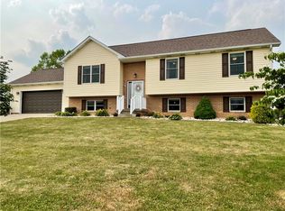 120 Jeffrey Dr, Mount Pleasant, PA 15666