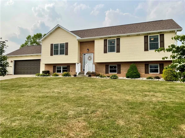 120 Jeffrey Dr E, Mount Pleasant, PA 15666