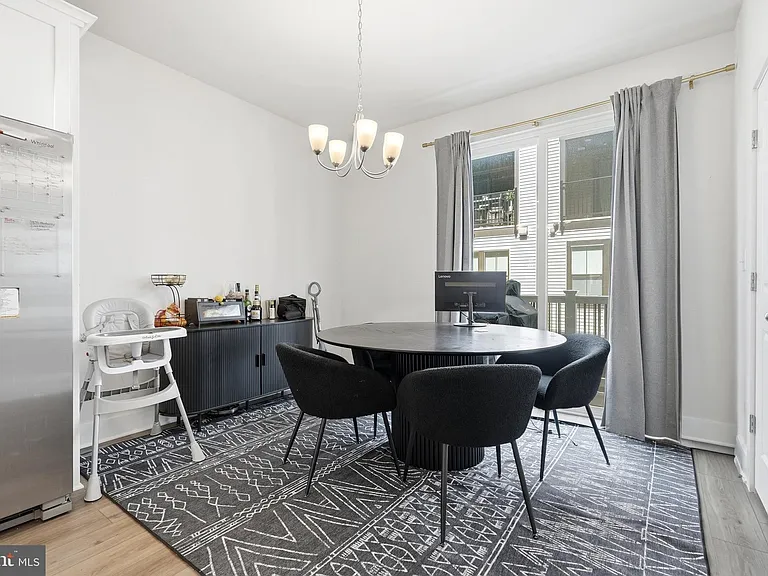 153 Locke St — Photo 10