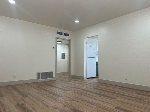 4th image of 112 Valley St