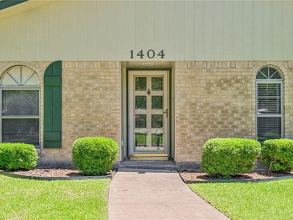 3rd image of 1404 Big Bend Dr