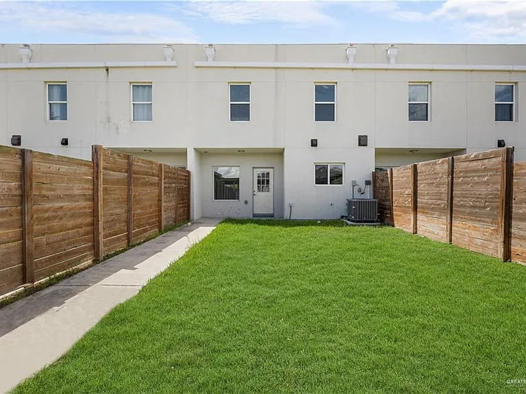 2312 Harmony Ln #D — Photo 12