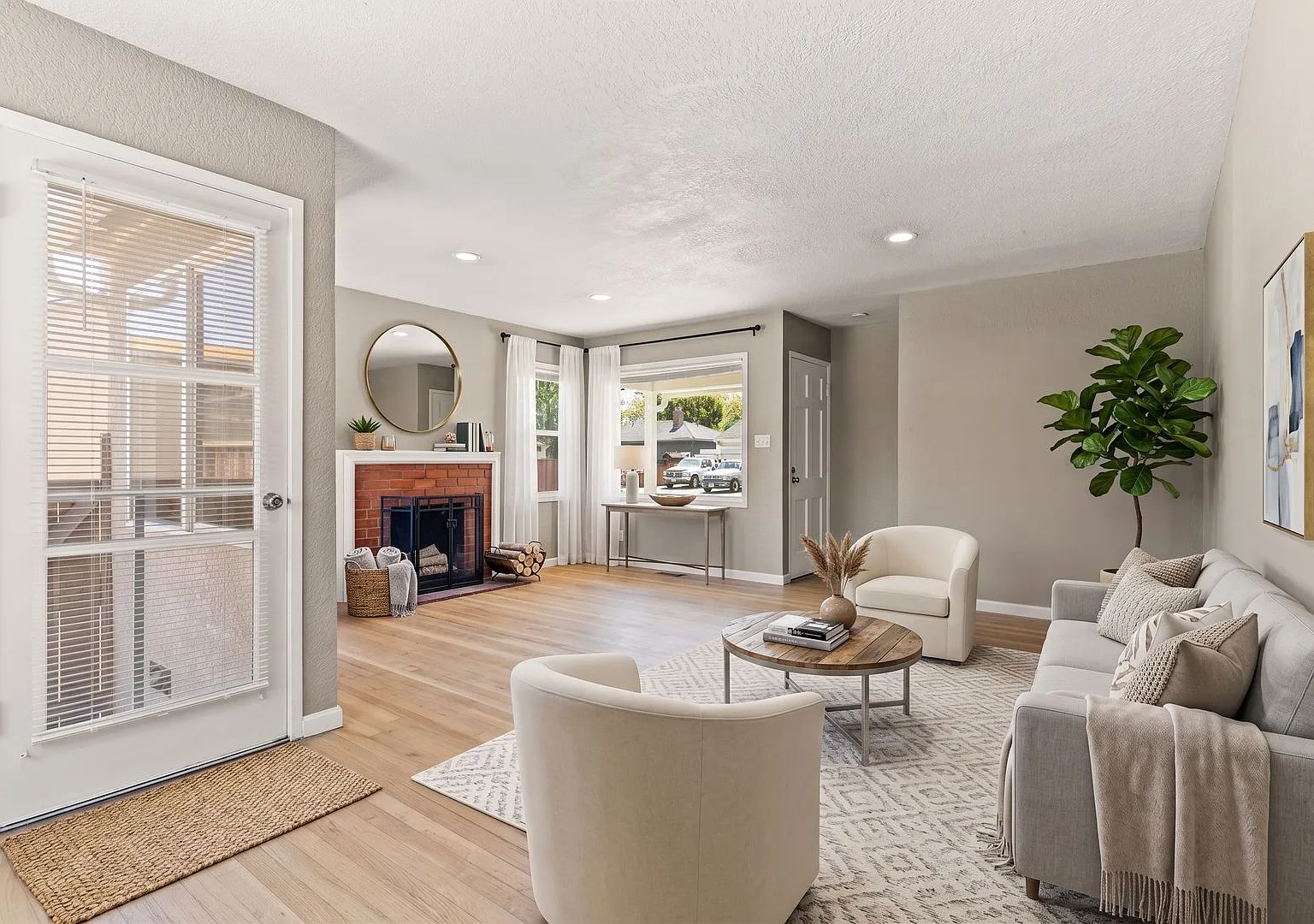 San Lorenzo Home w/ Hardwood, Central Heating & Modern Updates — Photo 2