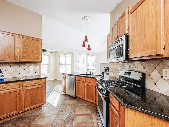 3rd image of 8329 Cloverglen Ln
