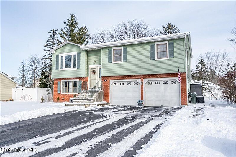 2nd image of 16 Meadowlark Drive